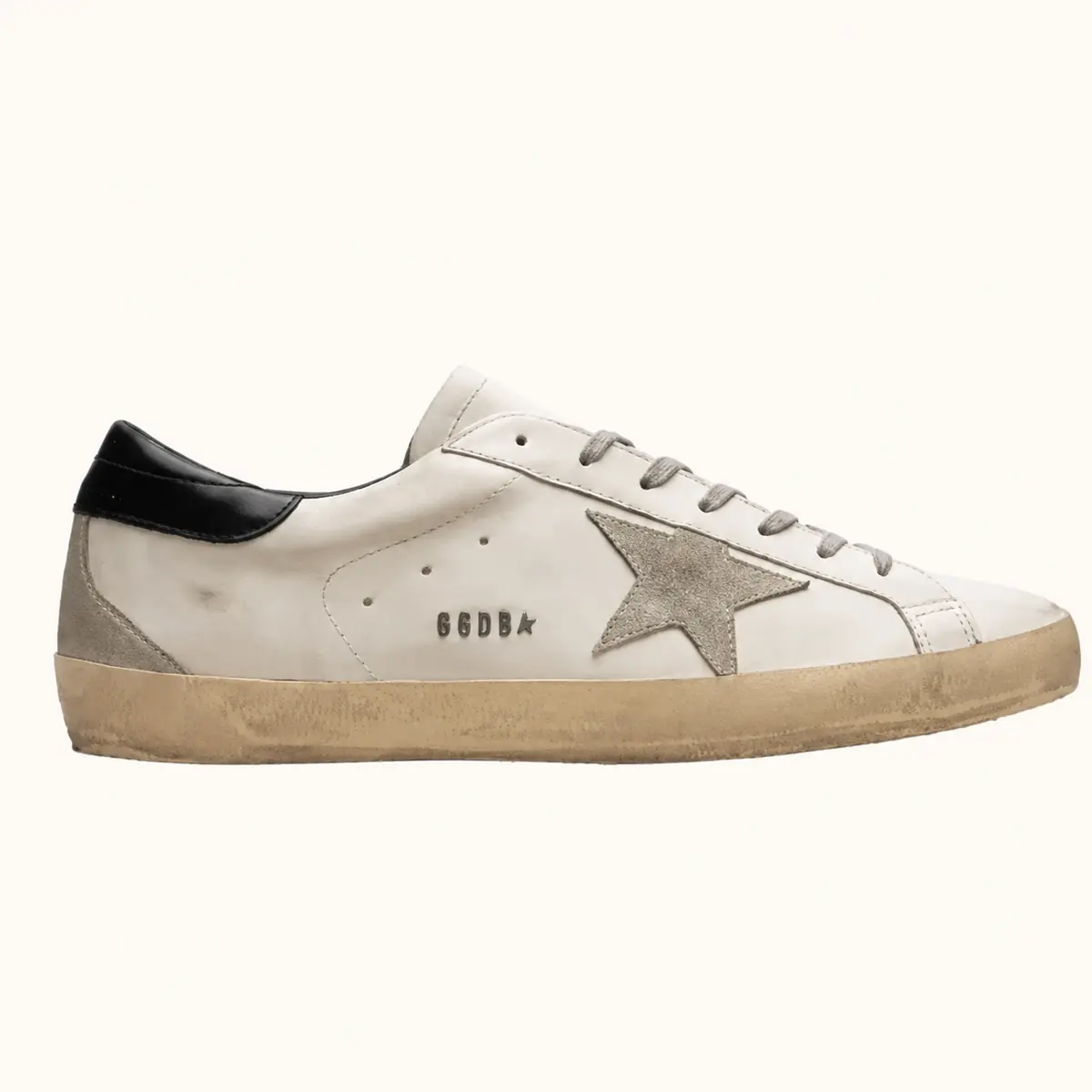 Golden Goose — Super-Star — أوف وايت بنجمة فضية وكعب أسود