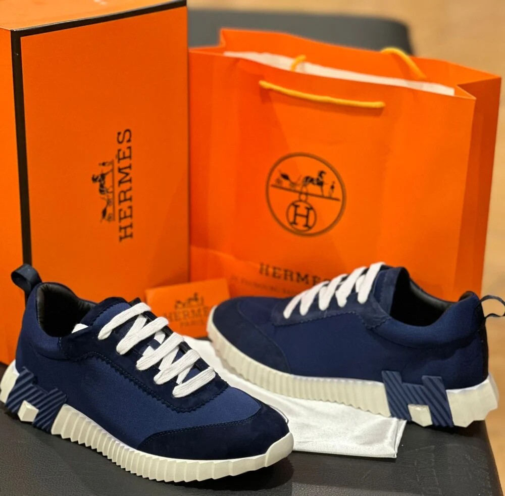 حذاء Hermès Jimmy Sneaker لون كحلي وأبيض في الكويت