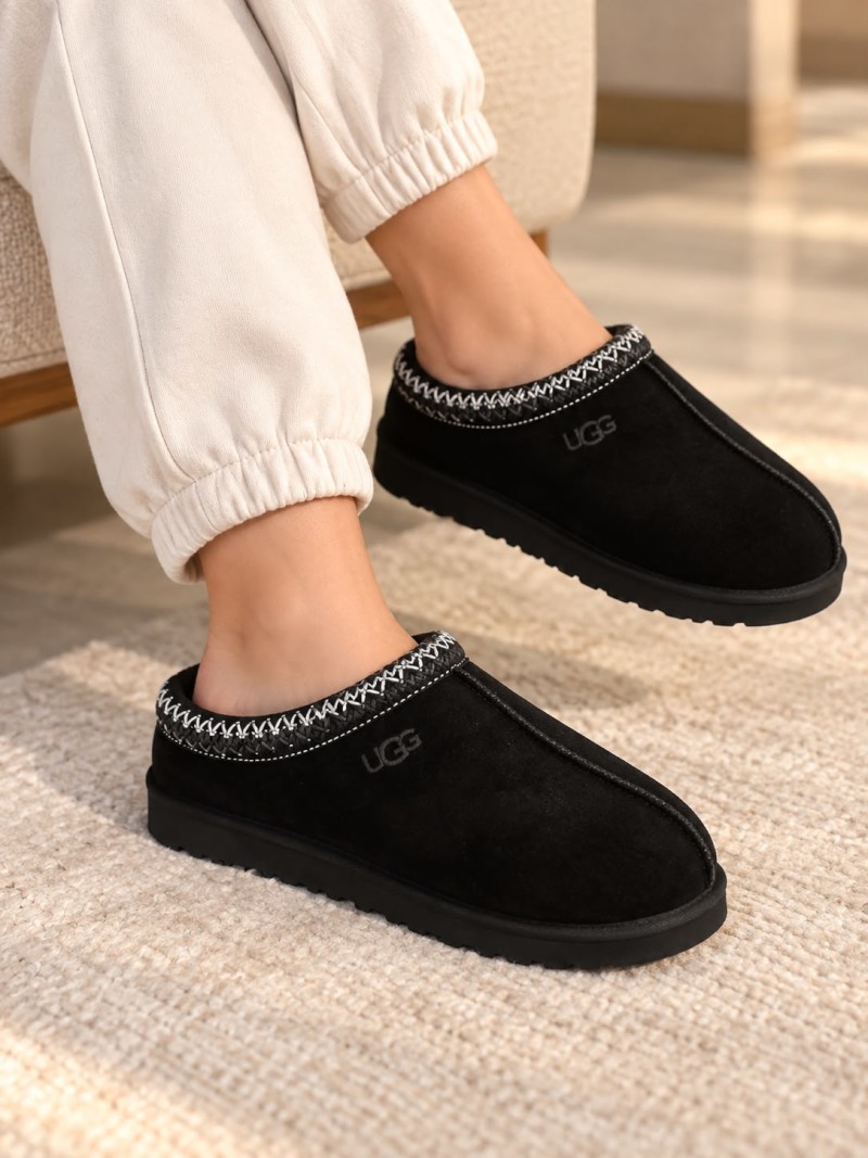 UGG — أسود