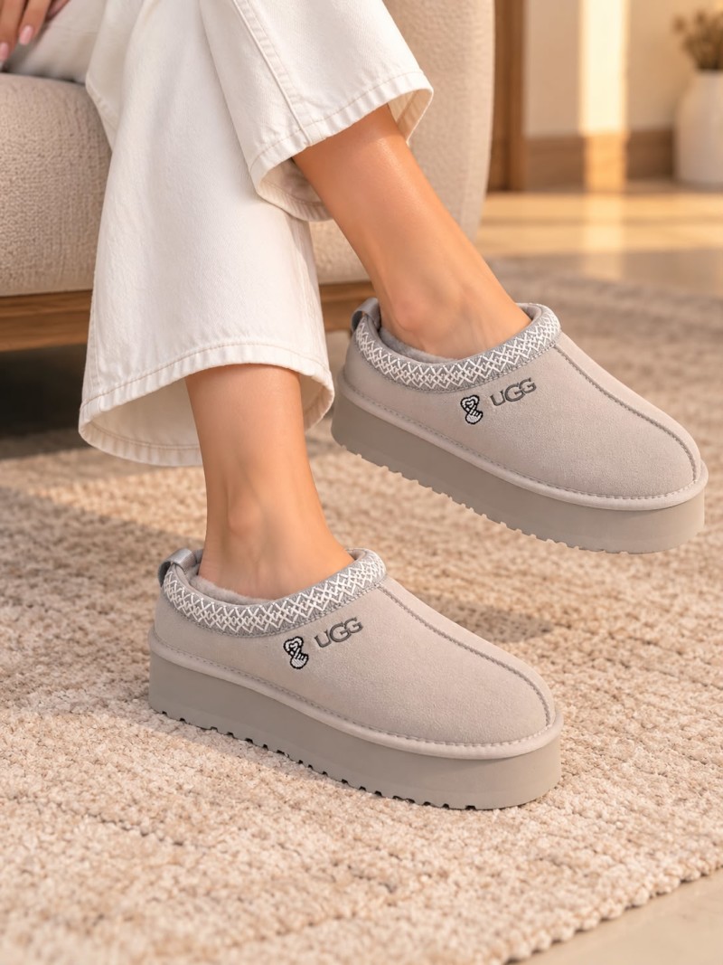 UGG — رمادي فاتح